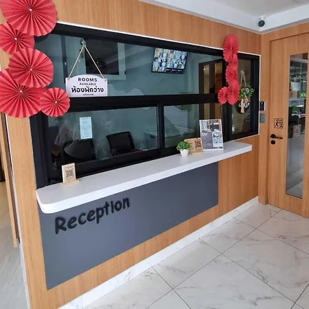 Oyo 75495 Ratchadadome Hostel Bangkok